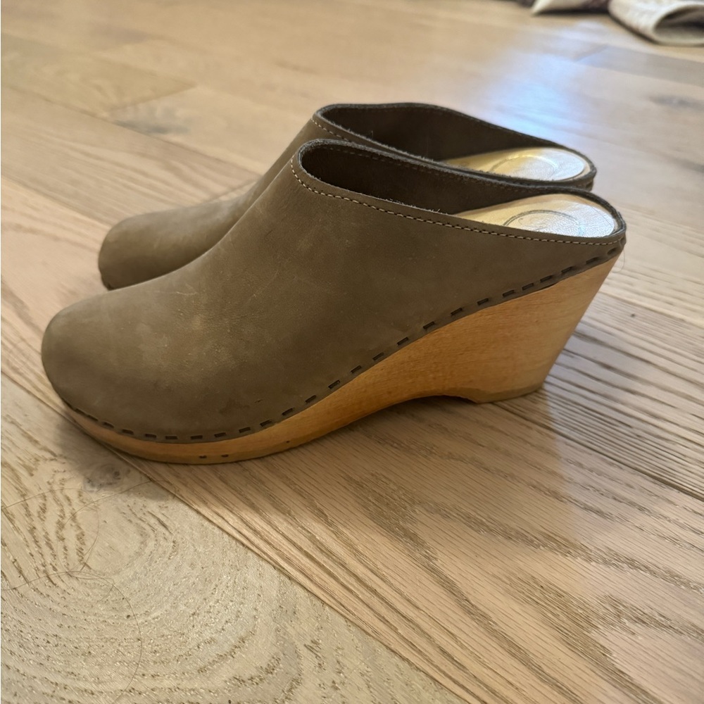 no. 6 clogs as 39 (US 7-7.5)- worn once!